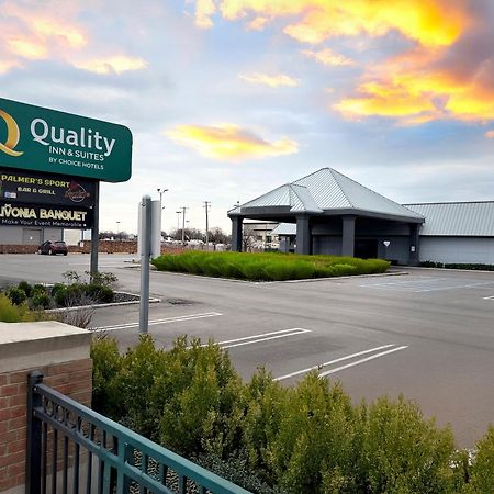 Quality Inn & Suites Banquet Center Livonia Exterior foto