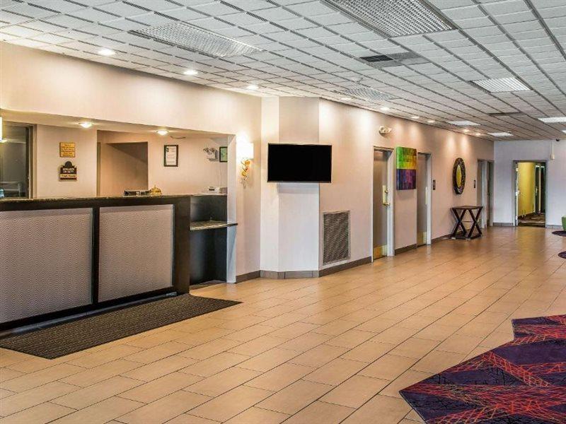 Quality Inn & Suites Banquet Center Livonia Exterior foto