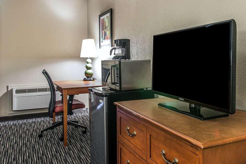 Quality Inn & Suites Banquet Center Livonia Quarto foto