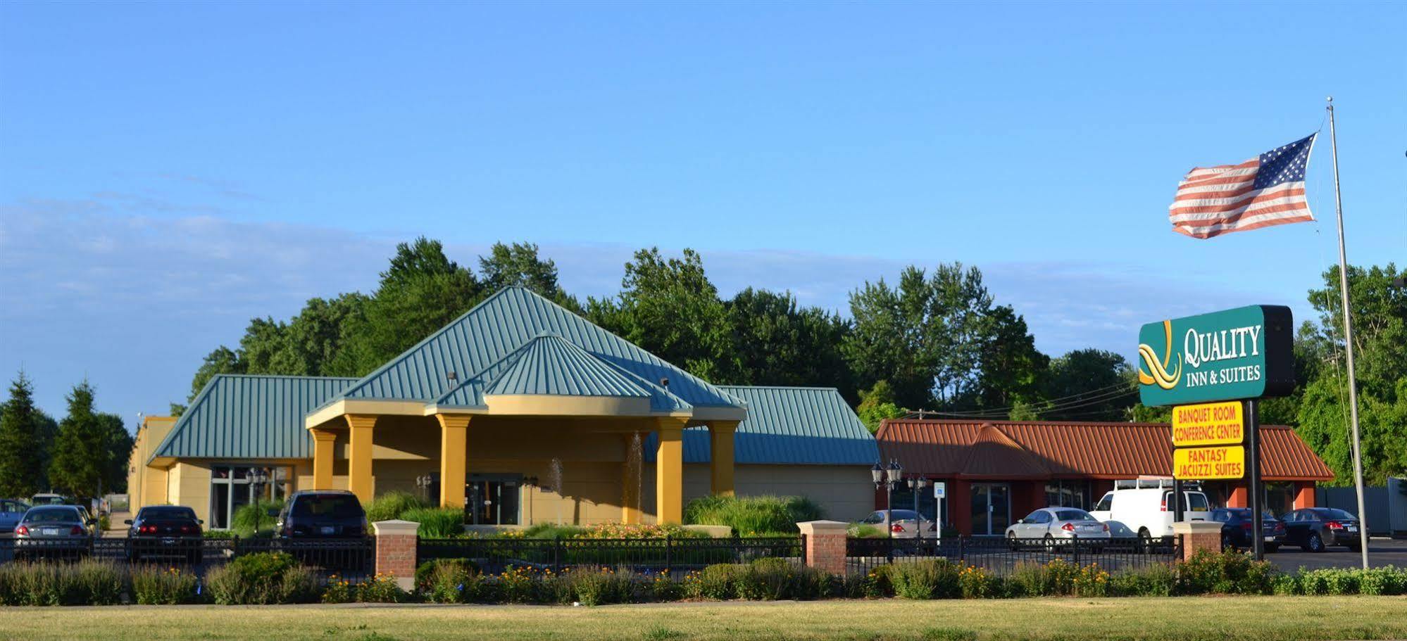 Quality Inn & Suites Banquet Center Livonia Exterior foto