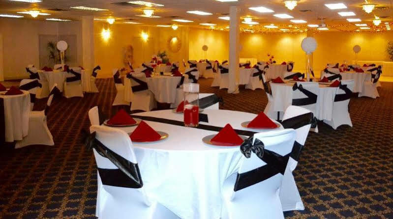 Quality Inn & Suites Banquet Center Livonia Exterior foto